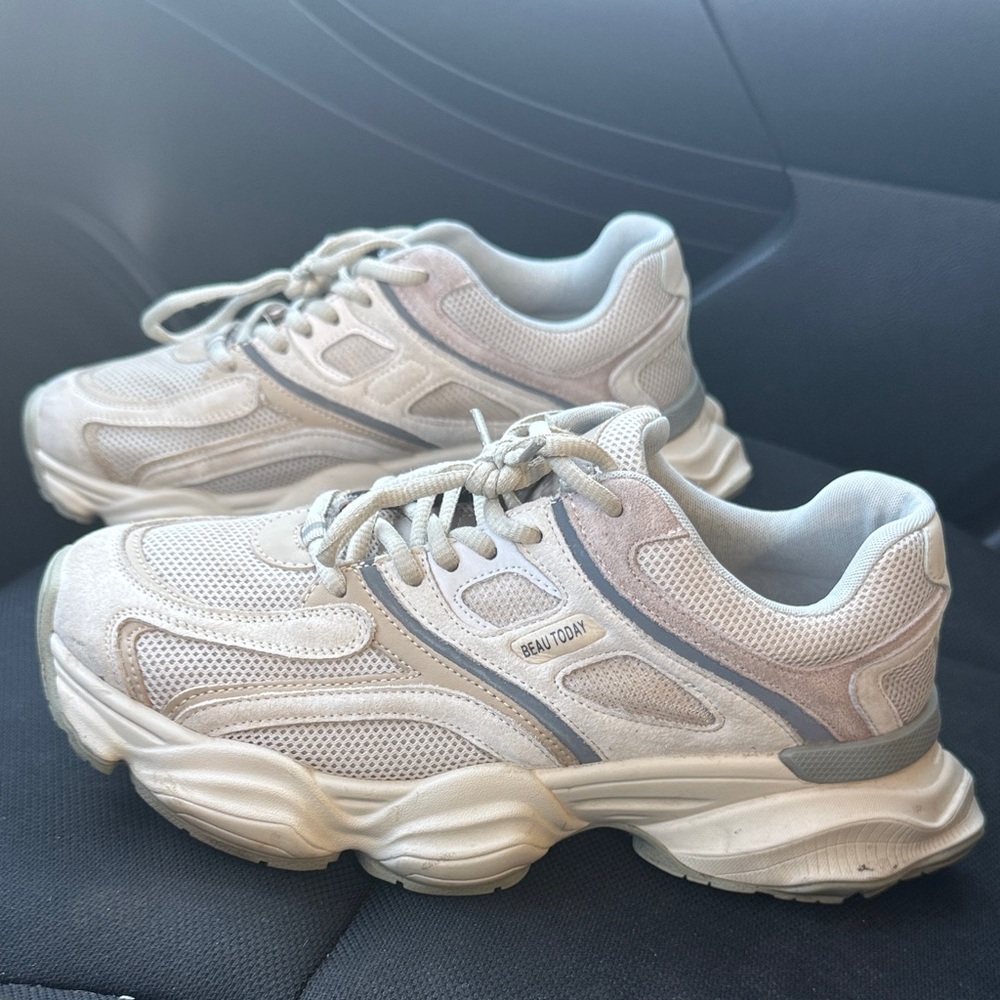 Beau Today Women’s Athletic Shoes Size 9 EUC leather handcrafted 260/ 1.5